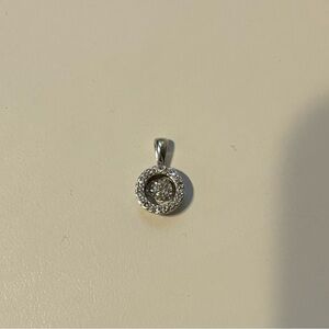 Elegant white gold and diamond pendant